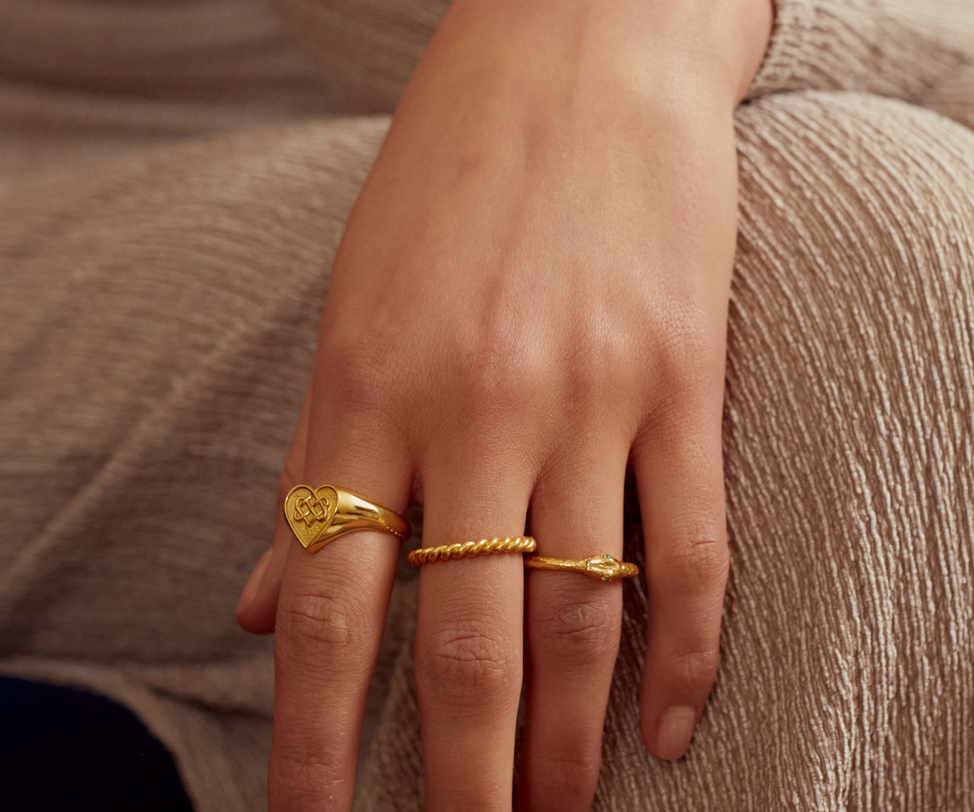 Infinity Love Knot Gold Ring | Sustainable Jewellery by Ottoman Hands