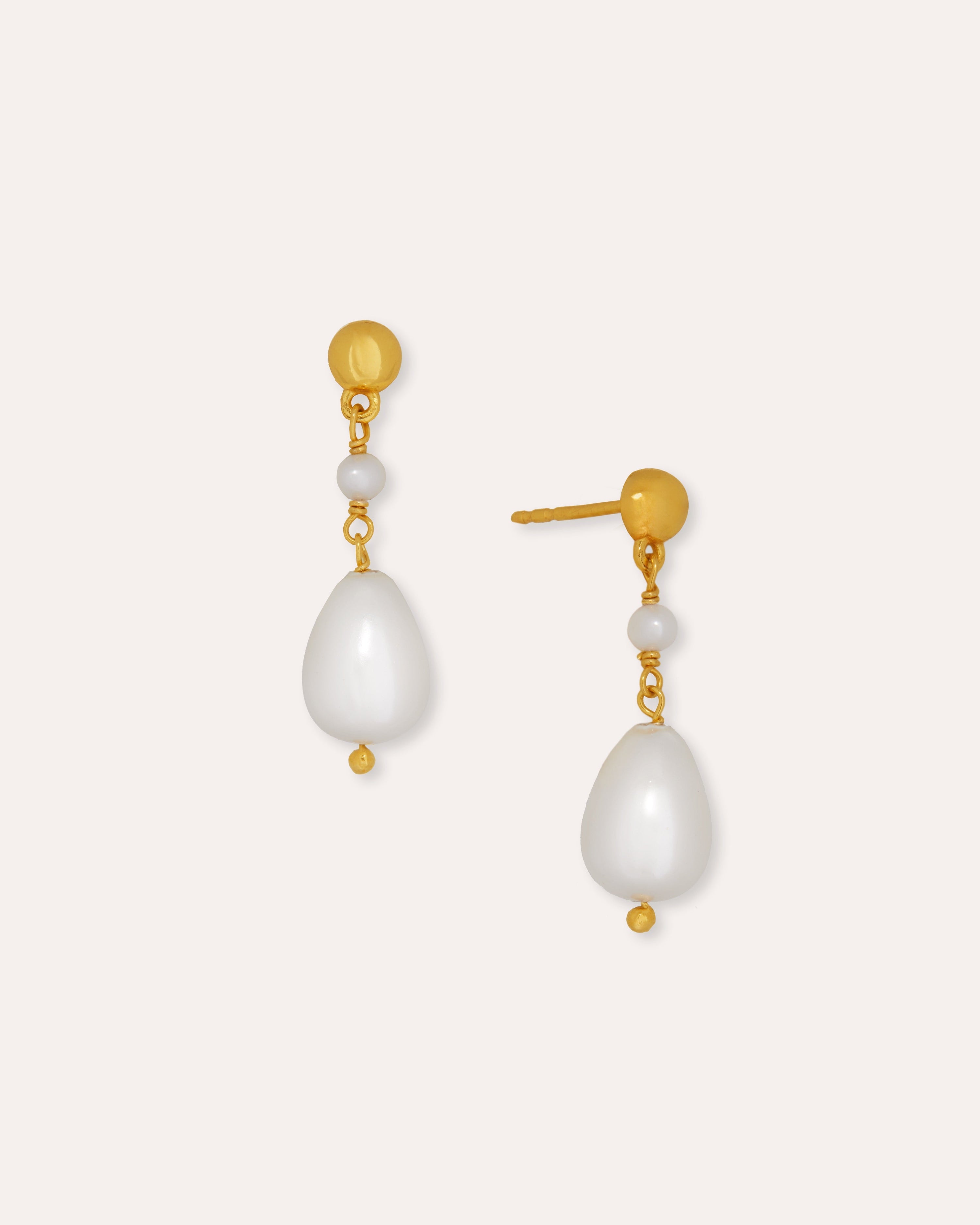 Ottoman Hands Pearl Earrings for Women Collection 4 BEA152 0A 12A E SS24 1