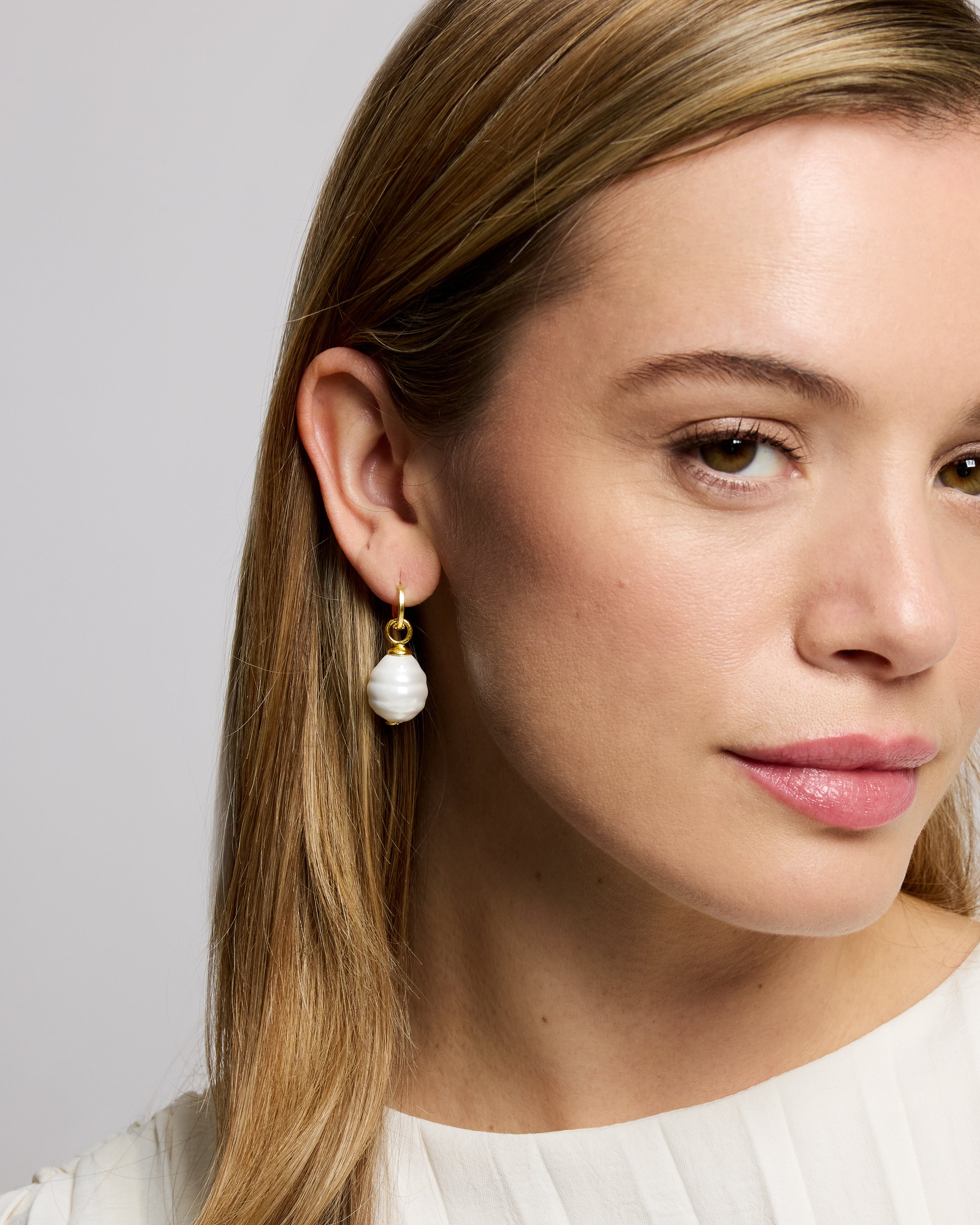 Ottoman Hands Pearl Earrings for Women Collection 6 Crop BEA34 12A E model