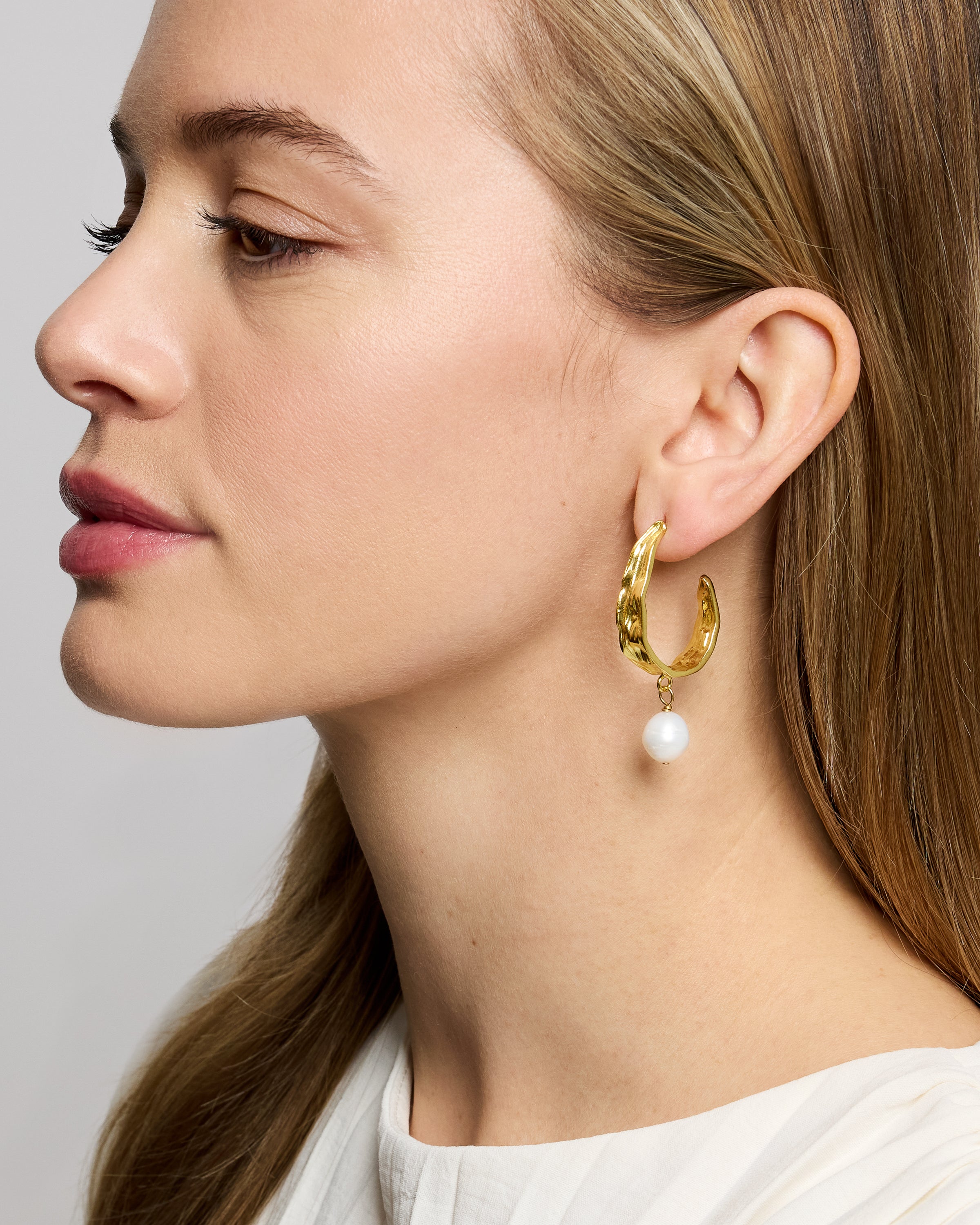 Ottoman Hands Pearl Earrings for Women Collection 3 Crop BEA96 12D E model 2