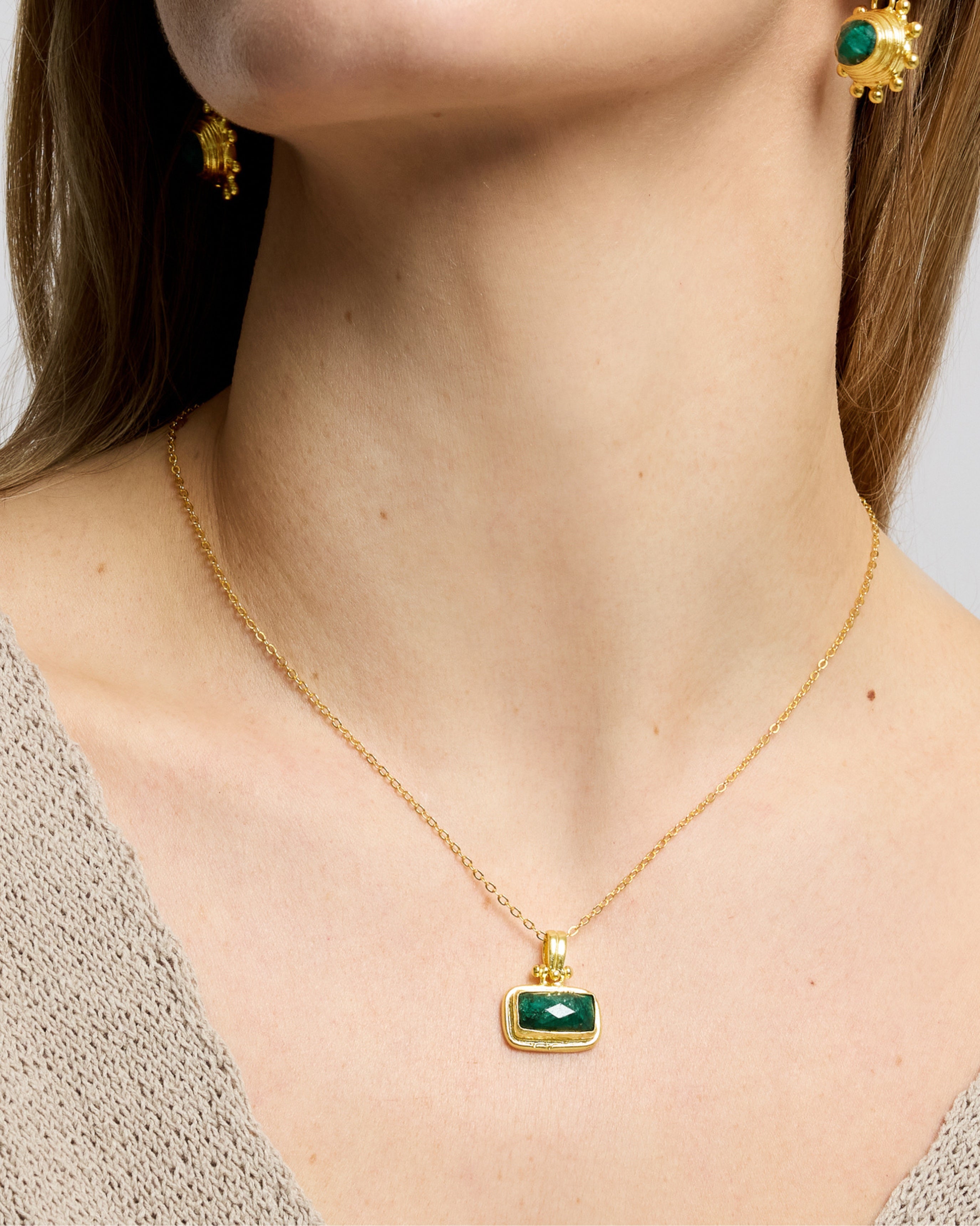 NoaEmeraldPendantNecklace