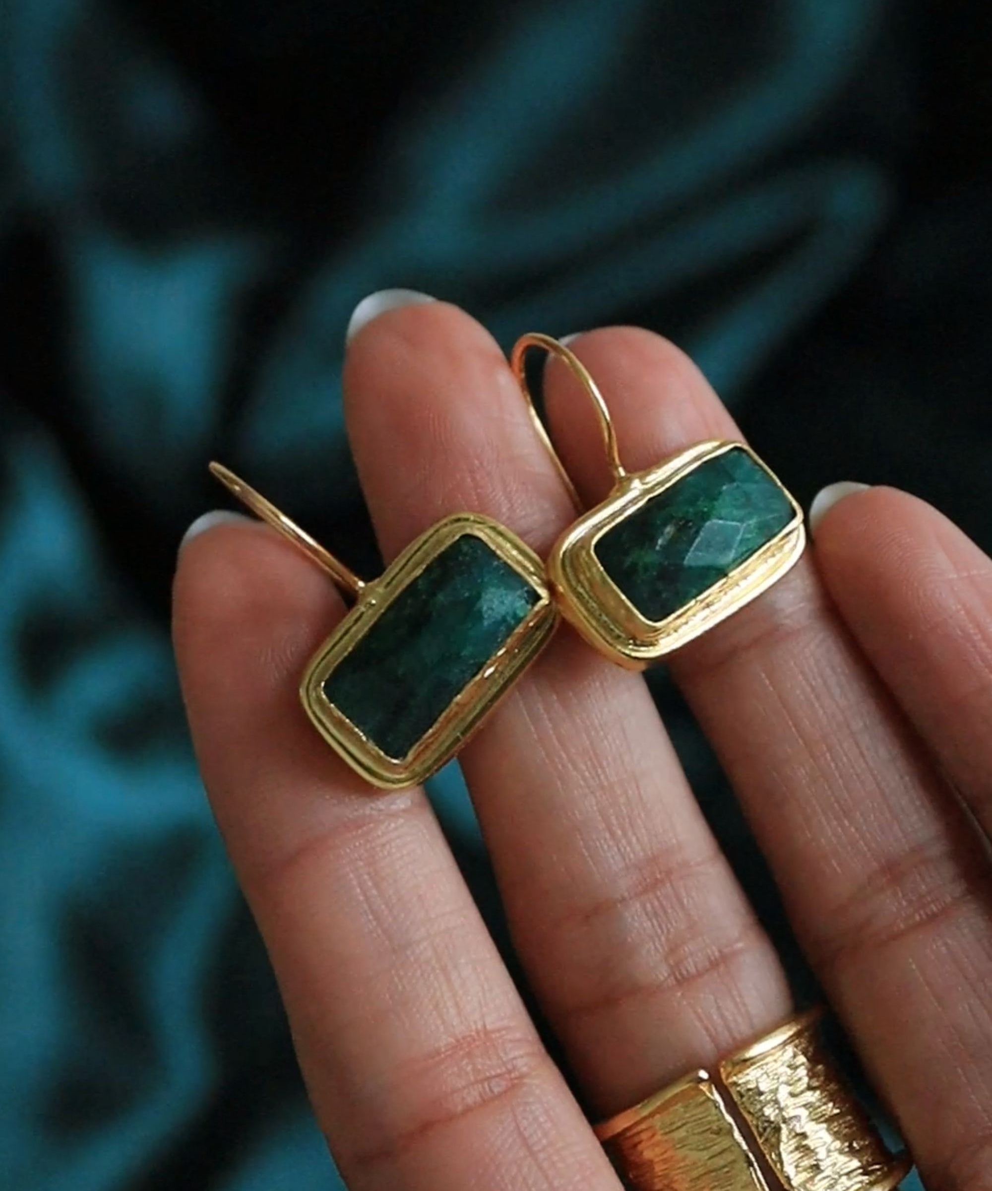 Noa Emerald Drop Earrings | Sustainable Jewellery by Ottoman Hands