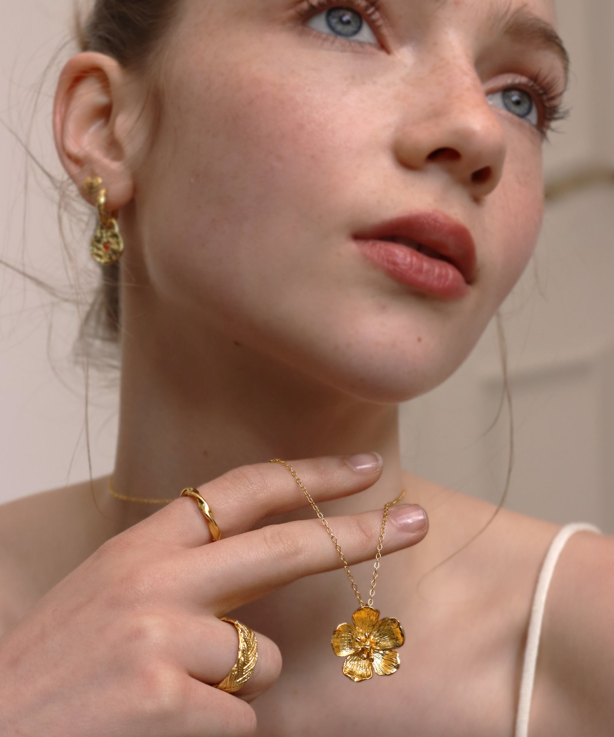 Buttercup Gold Flower Pendant Necklace | Sustainable Jewellery by Ottoman Hands