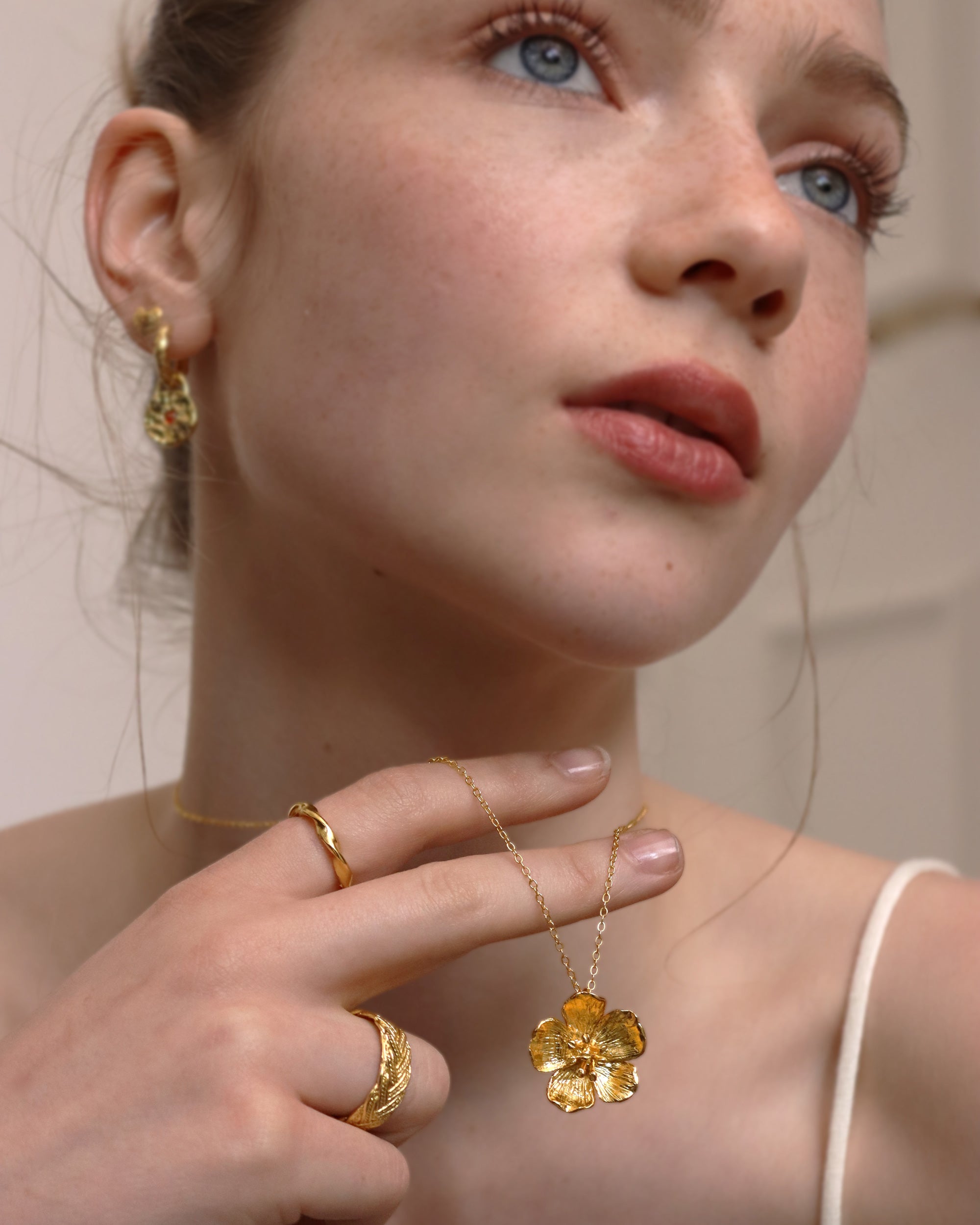 Buttercup Gold Flower Pendant Necklace | Sustainable Jewellery by Ottoman Hands