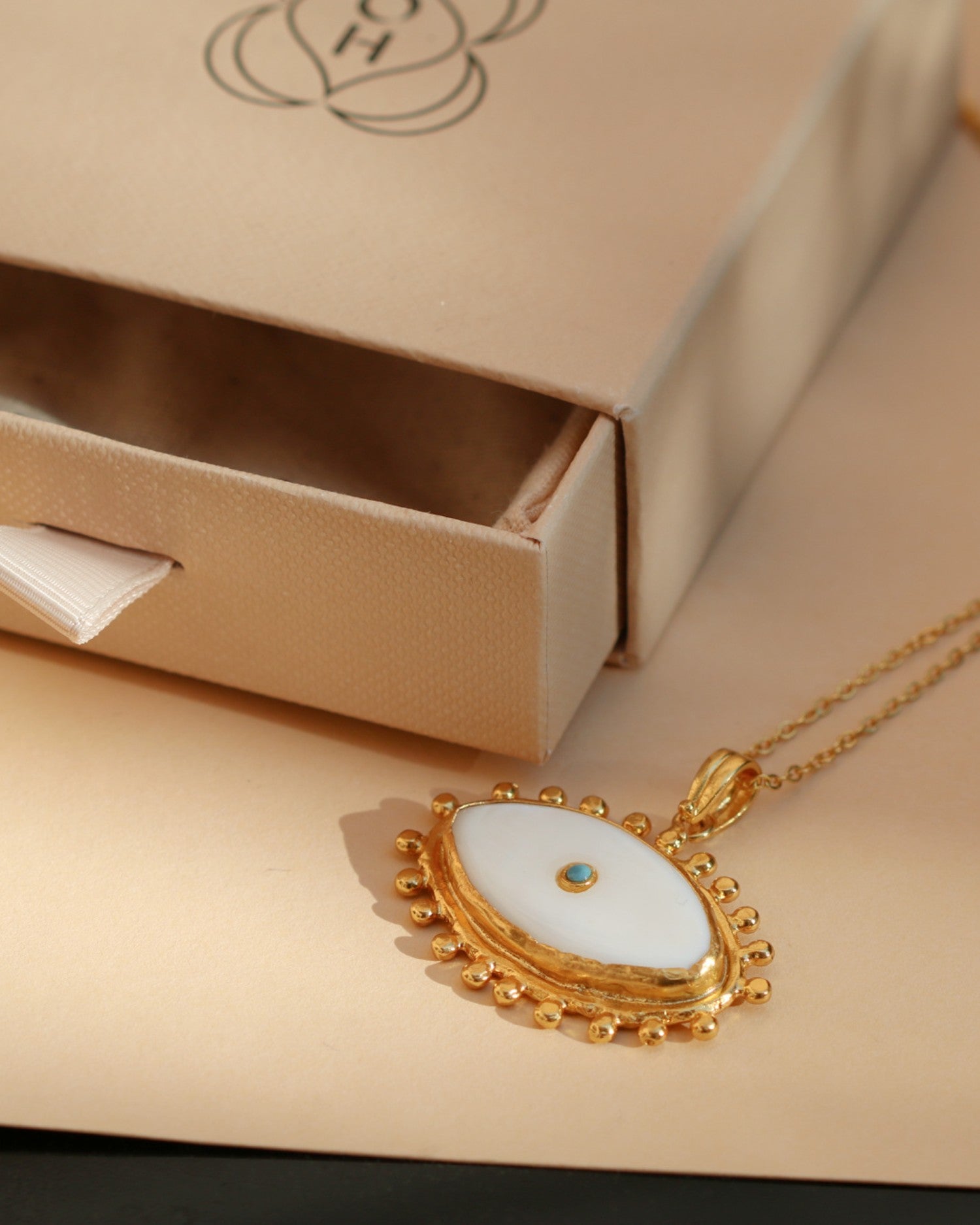 Bodega Eye Mother of Pearl Pendant Necklace | Sustainable Jewellery by Ottoman Hands