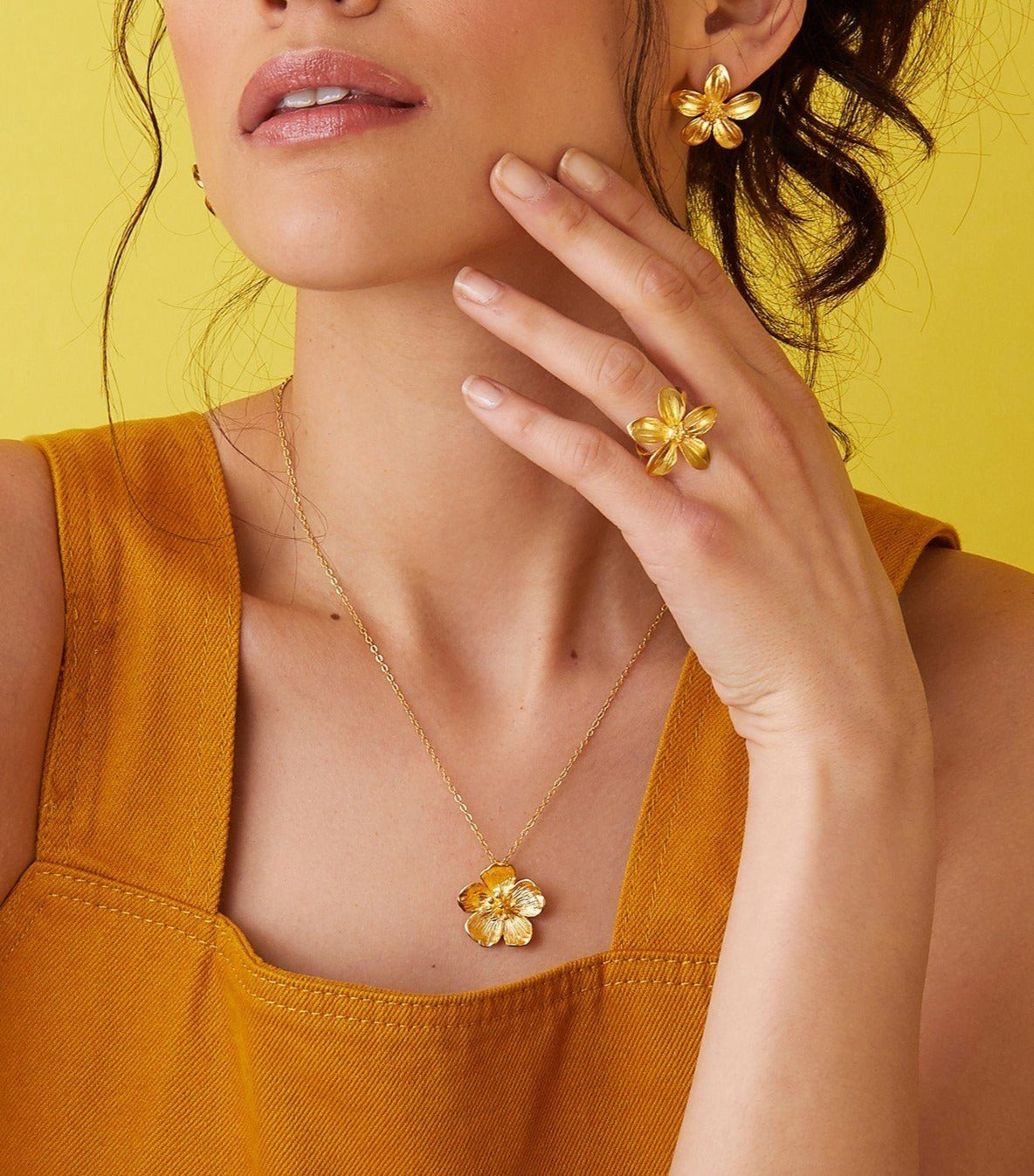 Buttercup Gold Flower Pendant Necklace | Sustainable Jewellery by Ottoman Hands